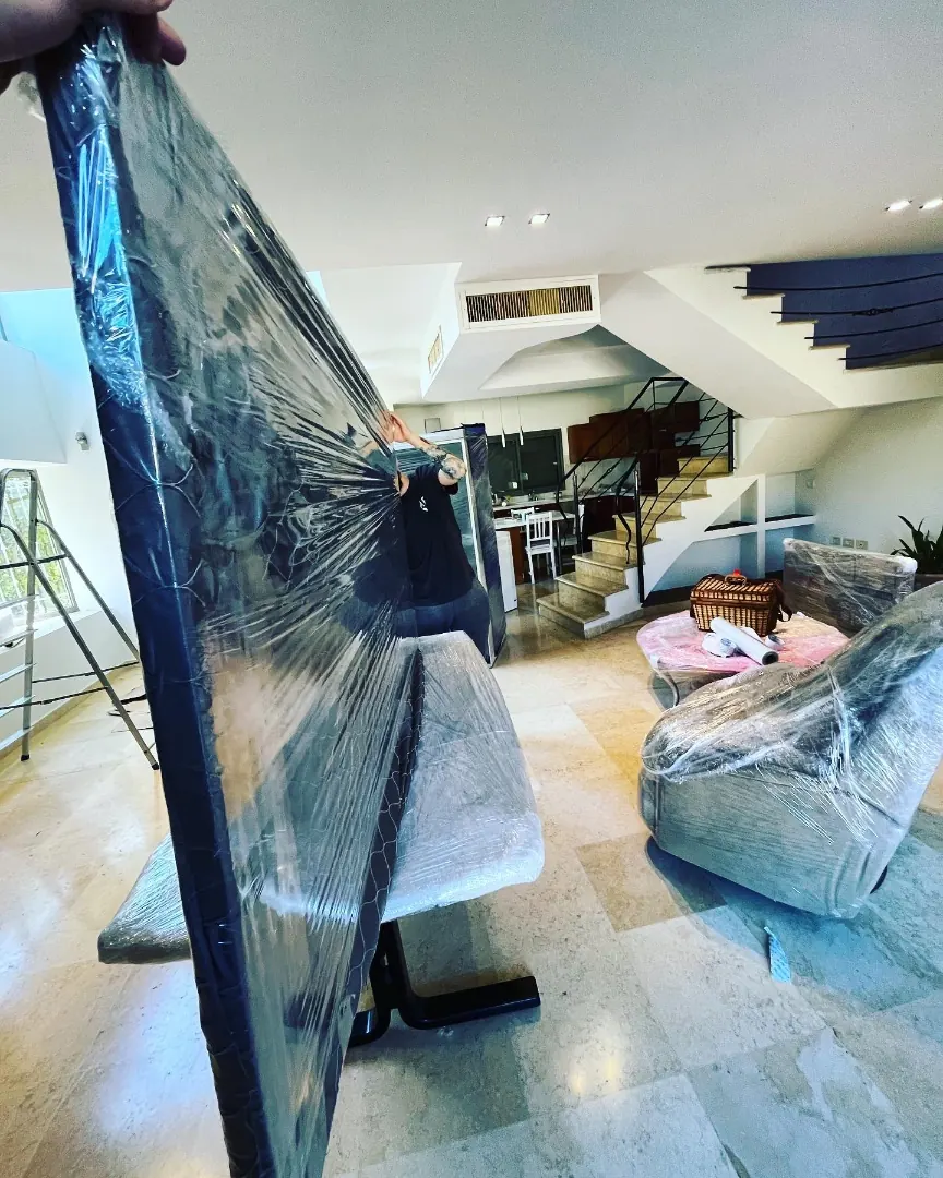 Moviline work — furniture packing