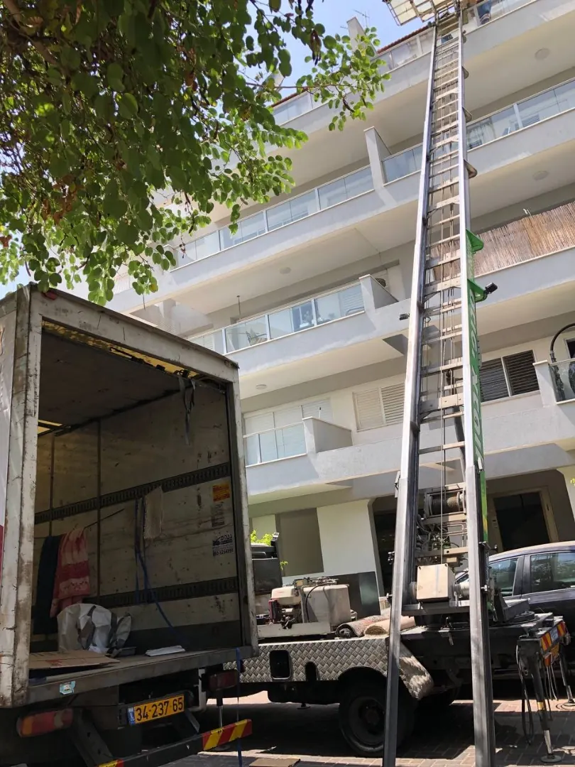 Moviline work — loading belongings