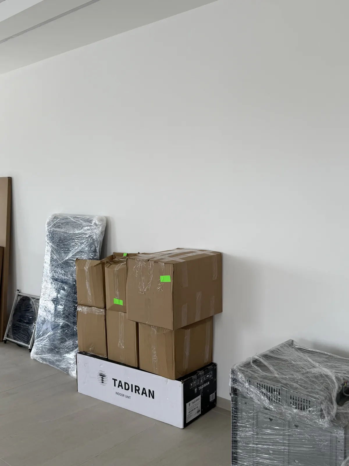 Moviline work — furniture packing