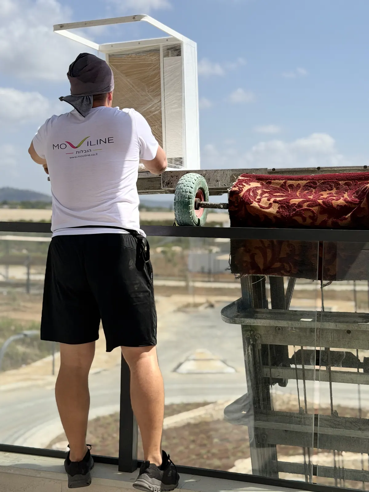 Moviline work — loading belongings