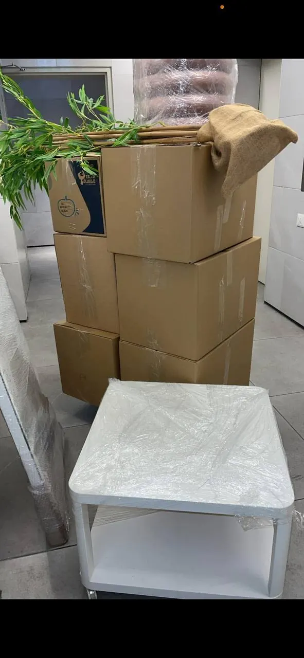 Moviline work — furniture packing