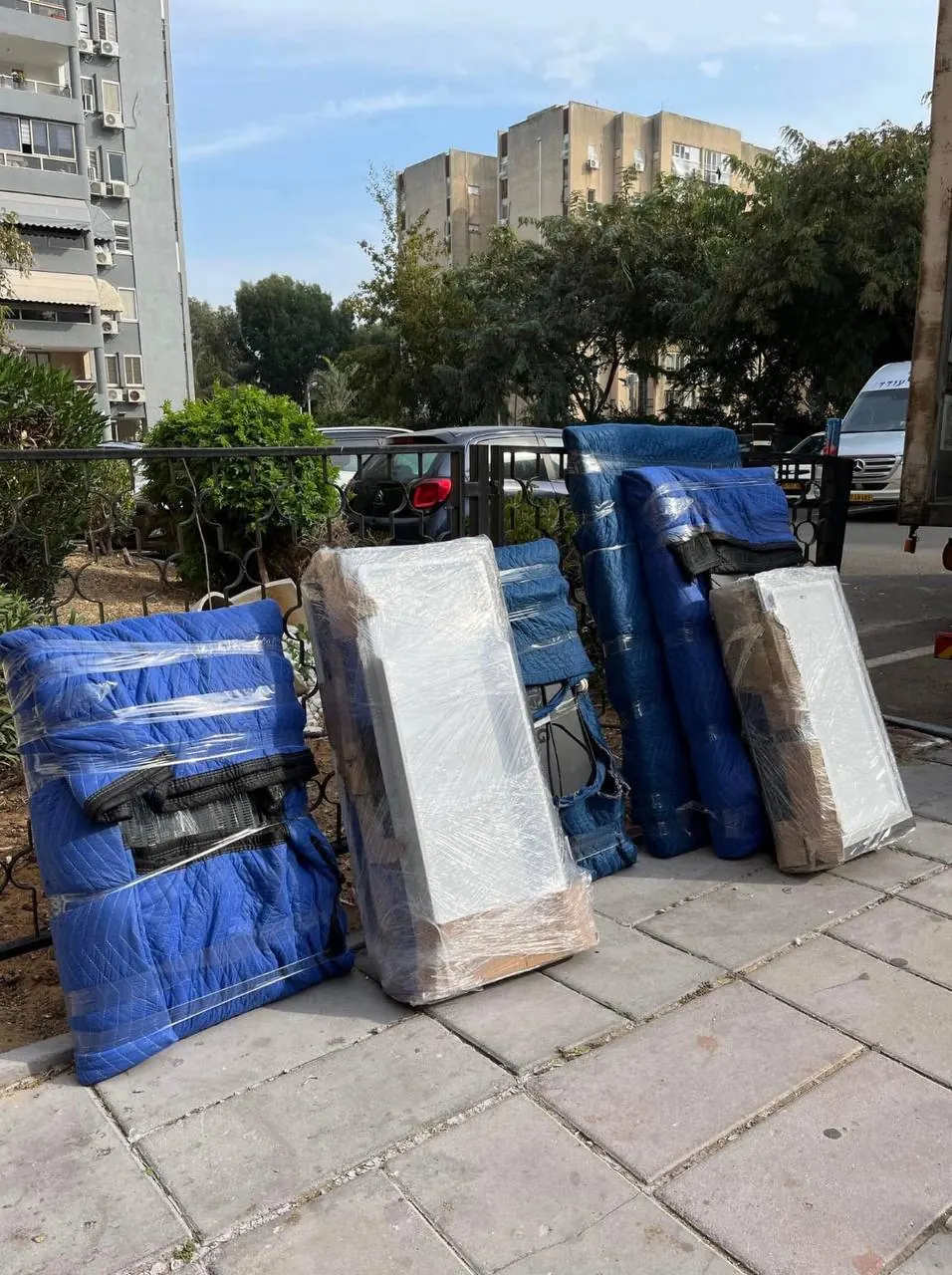 Moviline work — loading belongings