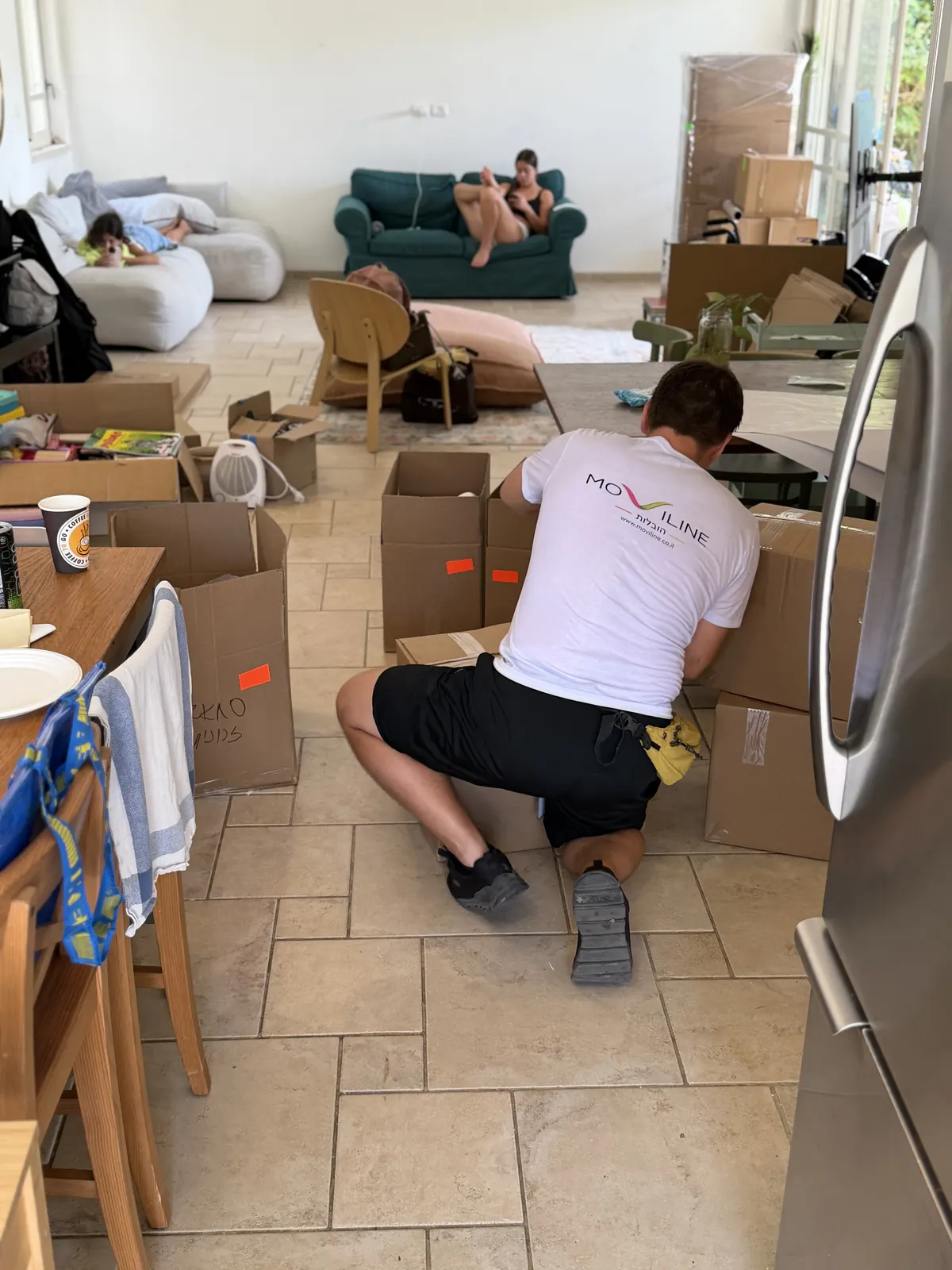 Moviline work — furniture packing